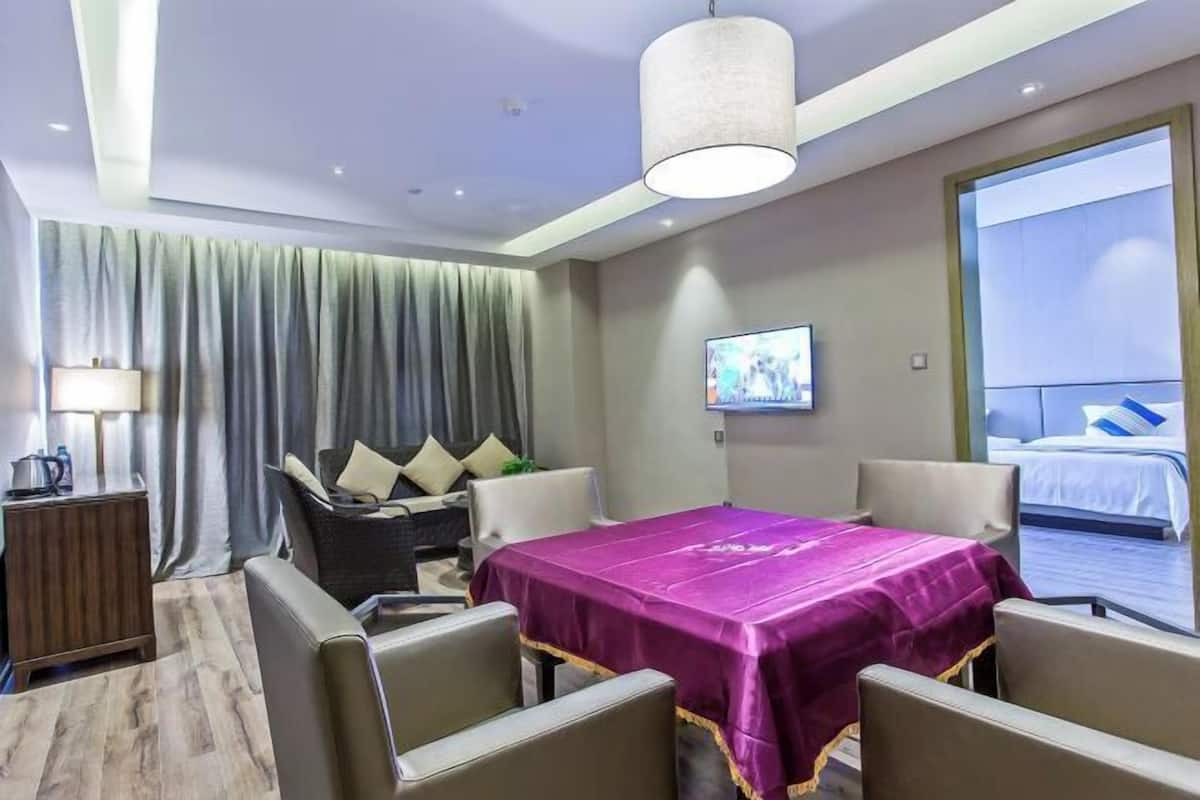 迷你吧、客房内保险箱、熨斗/熨衣板、高速上网