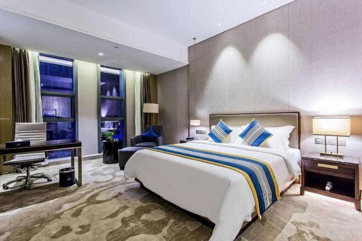 迷你吧、客房内保险箱、熨斗/熨衣板、高速上网