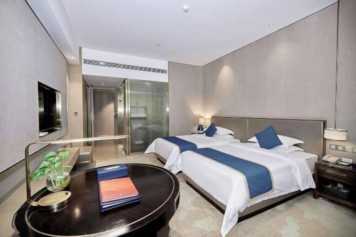 Minibar, két bảo mật tại phòng, bàn ủi/dụng cụ ủi quần áo