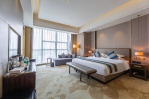 Minibar, in-room safe, iron/ironing board, Internet - Fontaine Hotel (Yingtan)