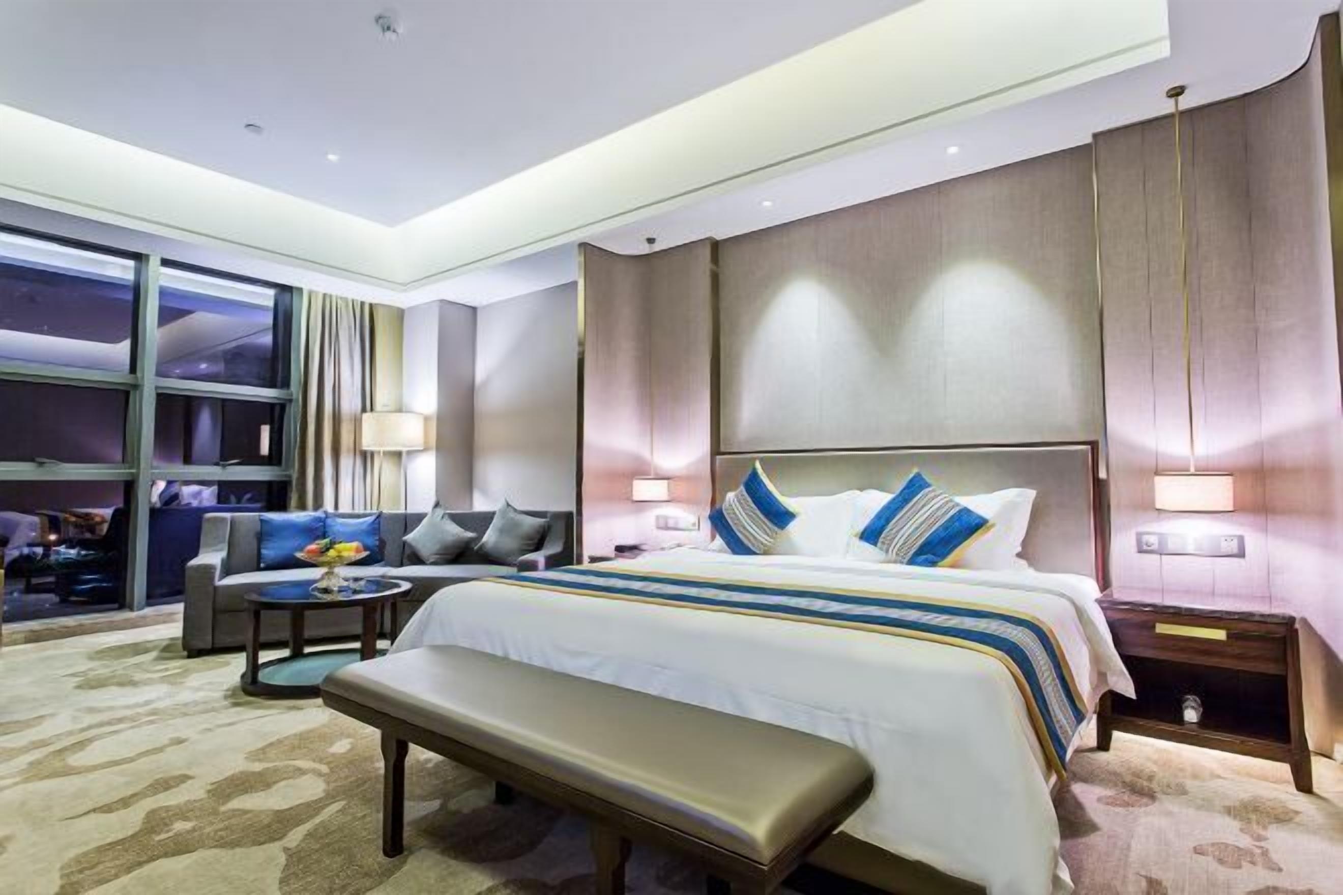 Minibar, in-room safe, iron/ironing board, Internet