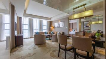 Minibar, in-room safe, iron/ironing board, Internet