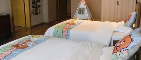 Minibar, Zimmersafe, Bügeleisen/Bügelbrett, Internetzugang