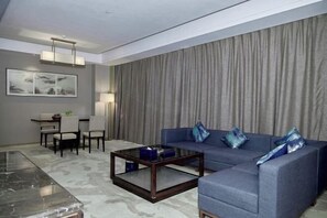 迷你吧、客房内保险箱、熨斗/熨衣板、高速上网