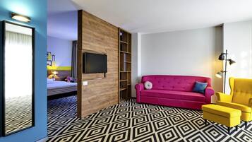 Premium bedding, in-room safe, individually decorated, desk