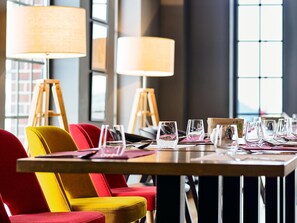 Breakfast, lunch and dinner served - Ibis Styles Arad (Arad)