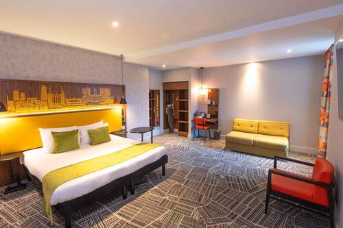 Premium Room, 1 Double Bed with Sofa bed | Hypo-allergenic bedding, desk, laptop workspace, soundproofing