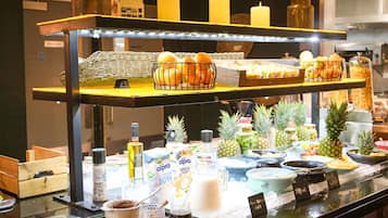 Se ofrece un desayuno inglés todos los días (por un coste adicional)