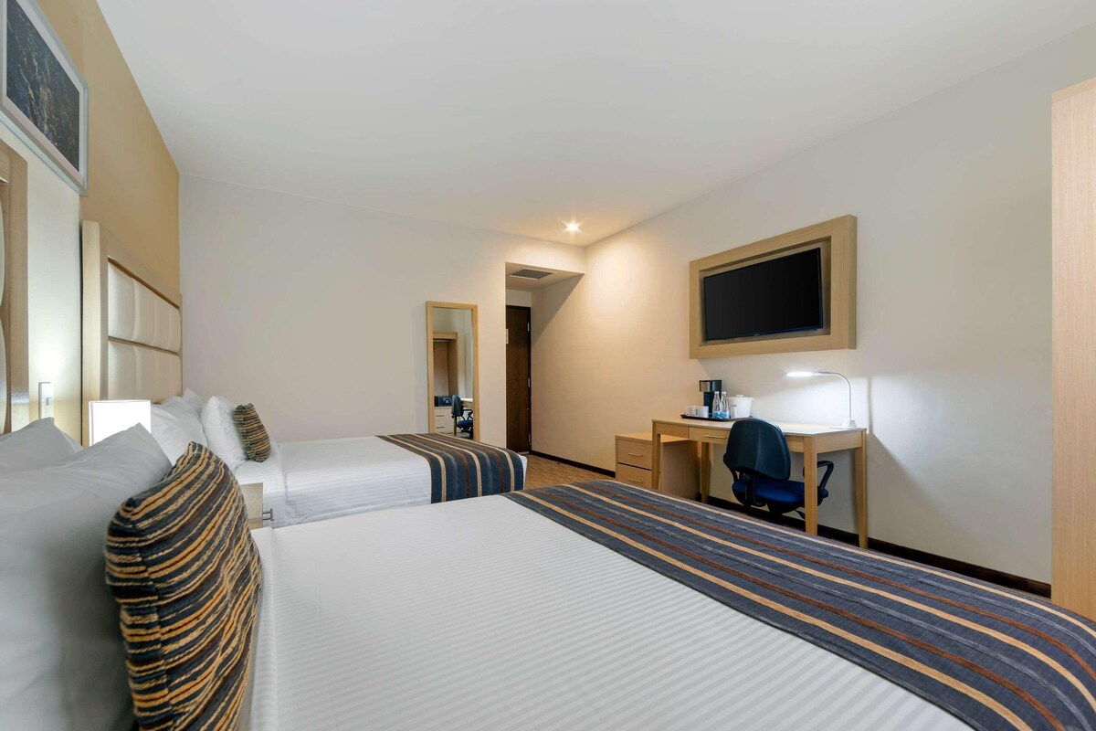 In-room safe, desk, iron/ironing board, alarm clocks