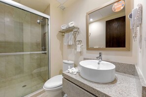 Standard Room, 2 Double Beds, Non Smoking | Bathroom | Shower, hair dryer, towels - Sleep Inn Monterrey San Pedro (Monterrey)