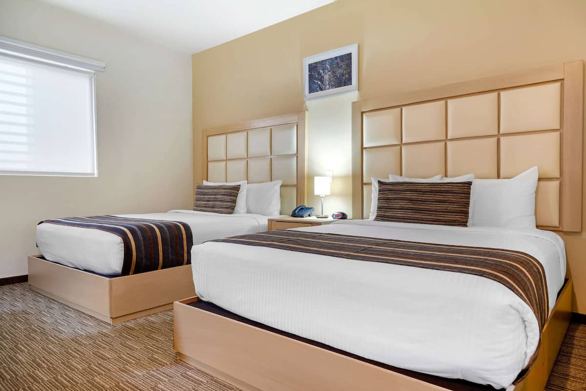 In-room safe, desk, iron/ironing board, bed sheets