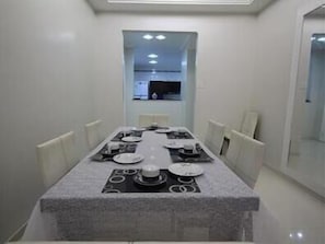 Standard Apartment, 4 Bedrooms | In-room dining