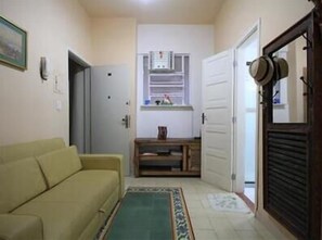 Standard-Apartment, 1 Schlafzimmer | Wohnzimmer | Flachbildfernseher