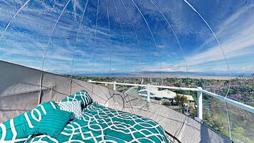 Exclusive Tent, Private Bathroom, Mountain View (Star Dome Bubble Tent) BBMP 2016/0003 | Individually decorated, individually furnished, laptop workspace