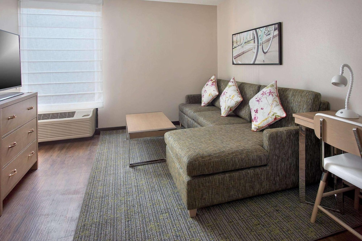 Suite, 1 chambre, non-fumeur (View) | Coffre-fort, bureau, espace de travail pour ordinateurs portables