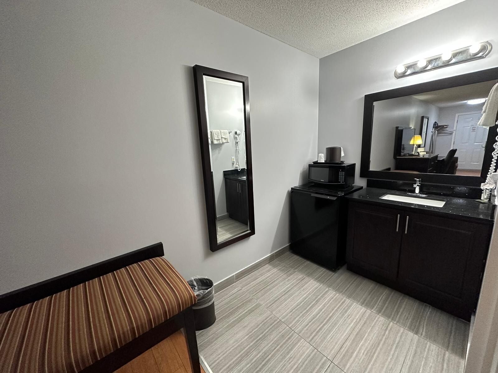 Rom – standard, 2 queensize-senger, ikke-røyk | Skrivebord, wi-fi (inkludert) og sengetøy