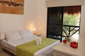 One Bedroom Apartment | Cofres nos quartos, ferros/tábuas de passar roupa, Wi-Fi de cortesia