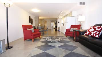 Condo, 1 Bedroom, City View | Living area