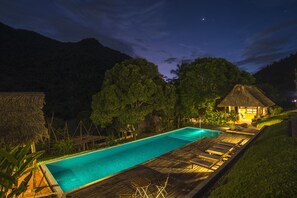 Outdoor pool, sun loungers - Pumarinri Amazon Lodge (Shapaja)