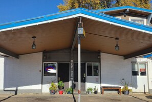 Exterior - Superlodge Motel (Lloydminster)