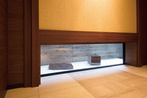 Pintu masuk interior