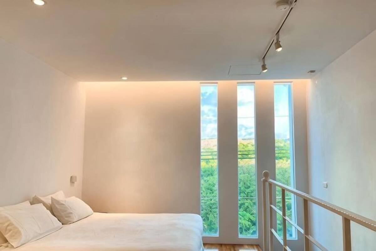1 kamar tidur, seprai premium, selimut bulu angsa, dan minibar gratis