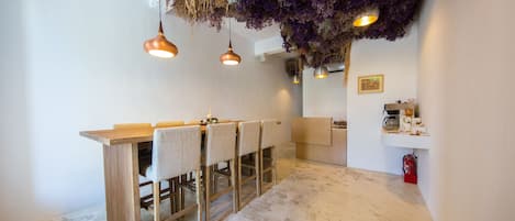 Coin salon dans le hall