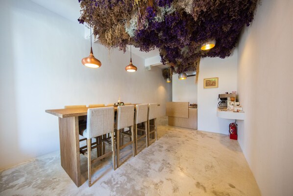 Lobby sitting area - Hooope Inn (Checheng)