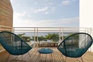 Superior Double Room, 1 Bedroom, Lanai, Beachfront | Balcony - Hooope Inn (Checheng)