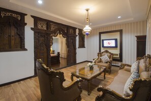 1 bedroom, in-room safe, desk, laptop workspace - Grand Puri Saron Yogyakarta (Yogyakarta)