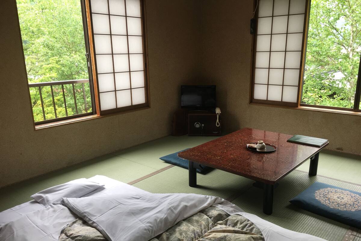 Traditional Room, Non Smoking (Japanese Style, Shared Bathroom) | Peti besi dalam bilik, Internet berwayar percuma, cadar katil