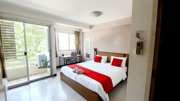 Desk, laptop workspace, free WiFi