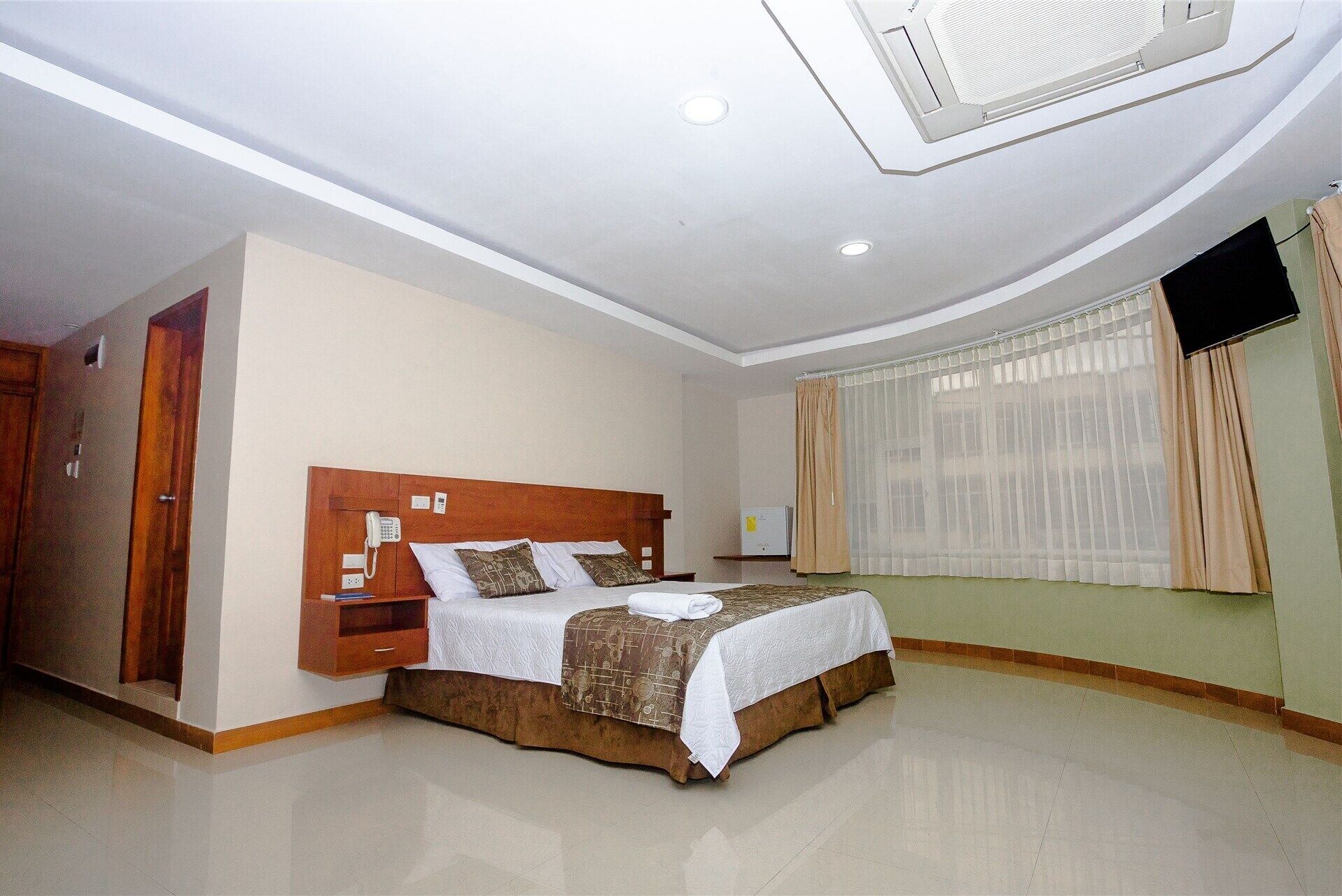 Minibar, desk, free WiFi, bed sheets