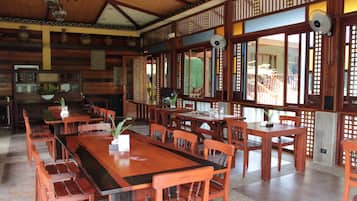 Breakfast, lunch, dinner served; local and international cuisine