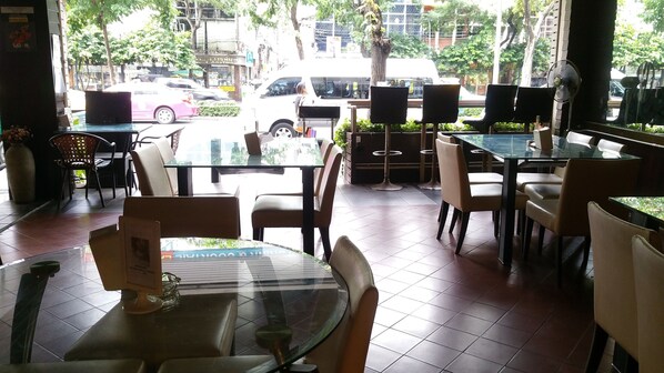 Breakfast, lunch, dinner served; Thai cuisine  - Relax Time Silom - Hostel (Bangkok)
