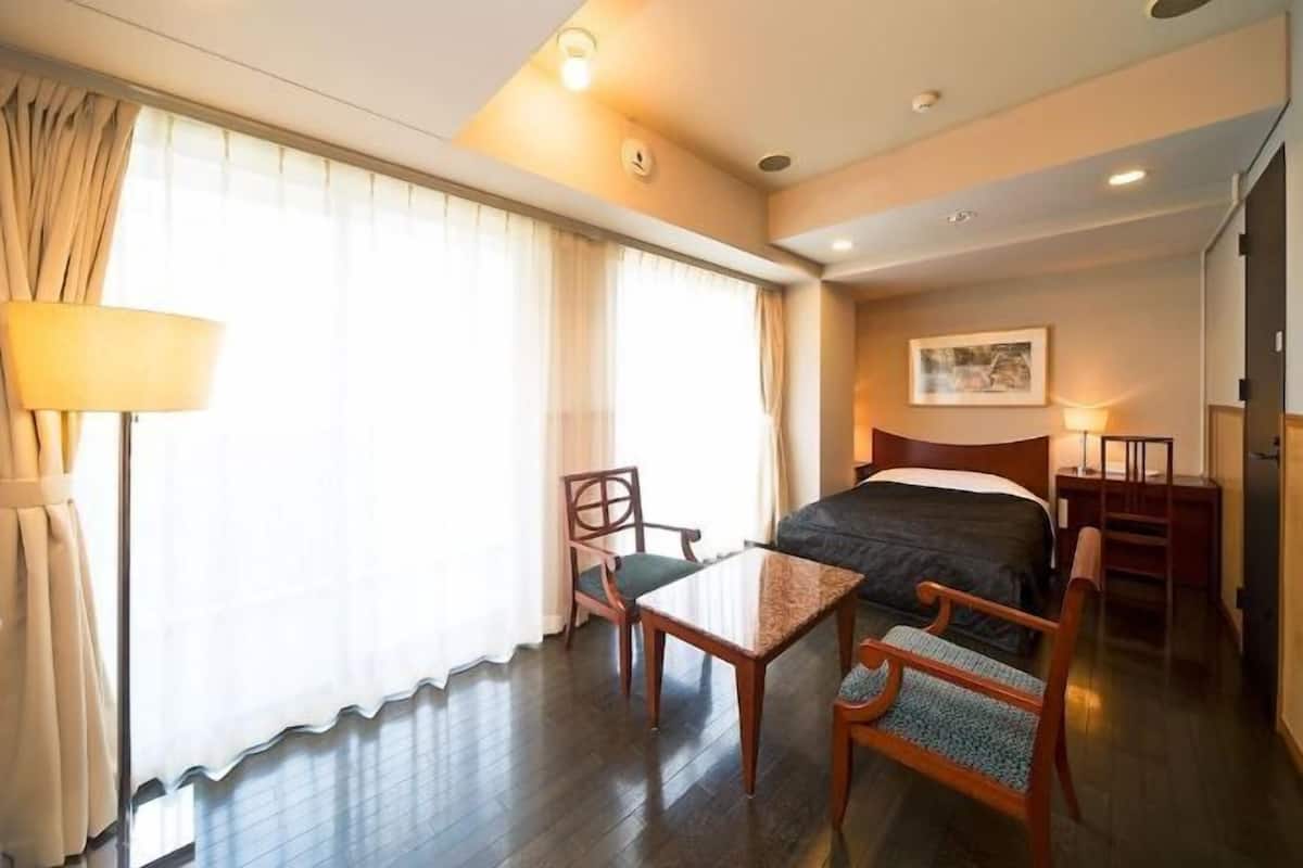 1 bedroom, in-room safe, iron/ironing board, free WiFi