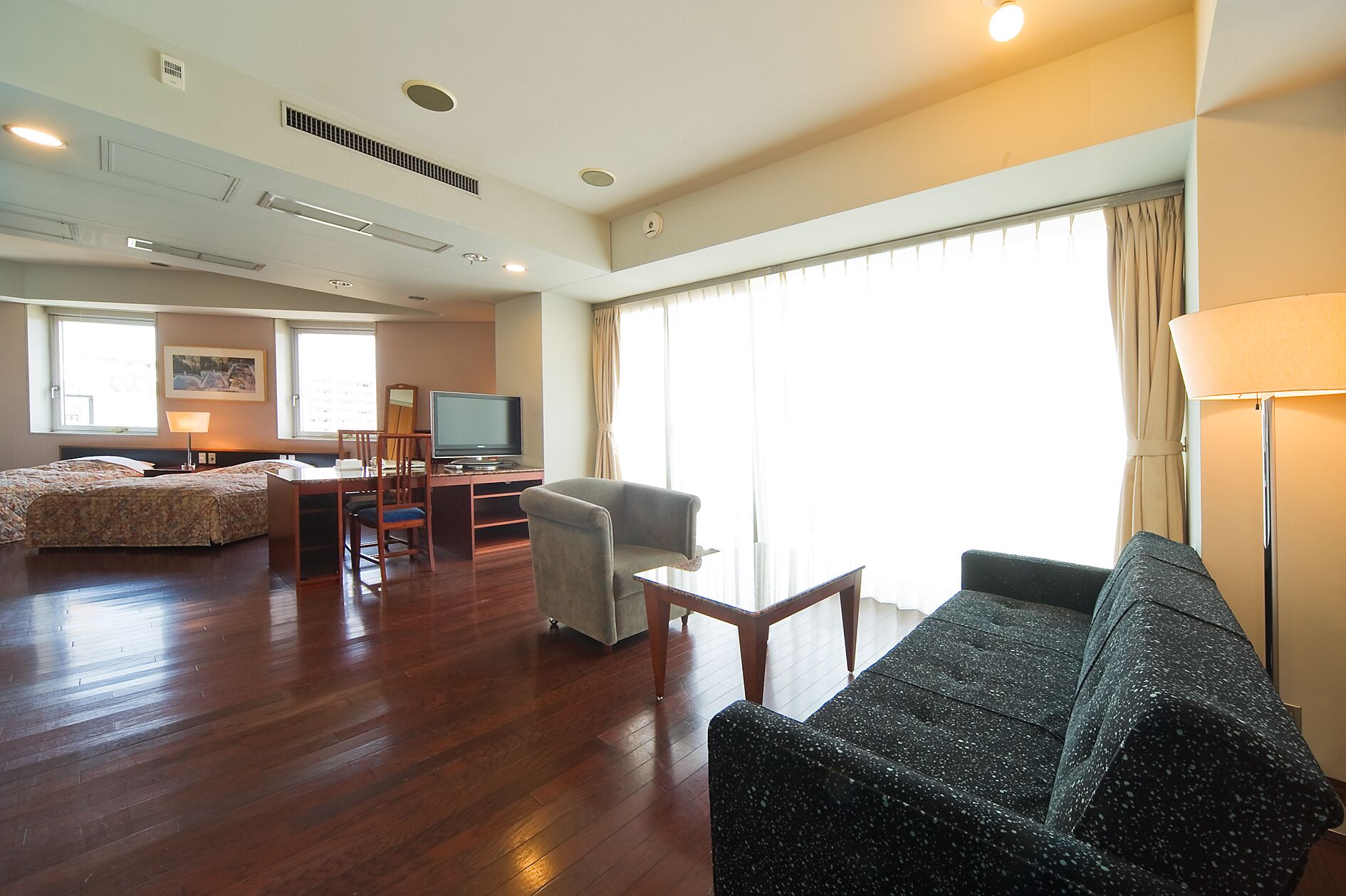 twin room, non smoking | 1 bedroom, in-room safe, iron/ironing board, free wifi