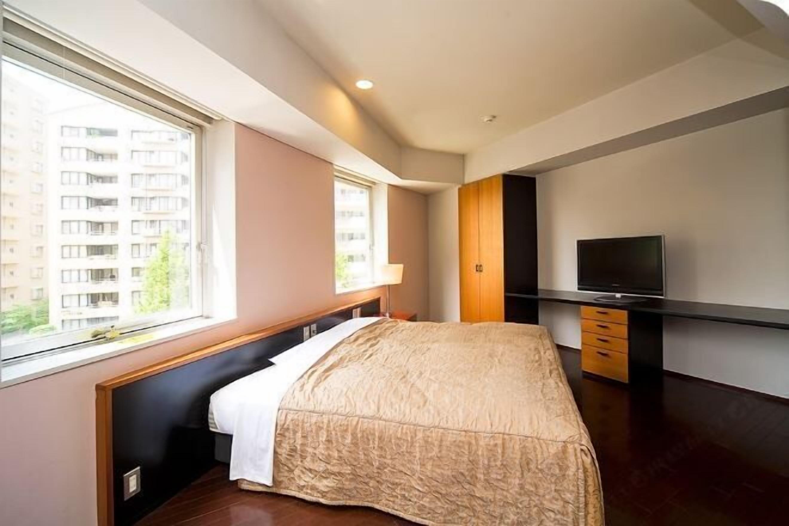 In-room safe, iron/ironing board, free WiFi, bed sheets