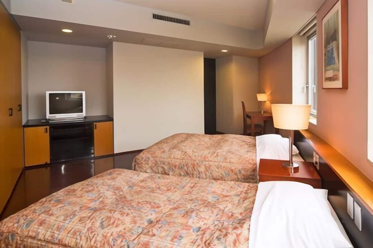 1 bedroom, in-room safe, iron/ironing board, free WiFi