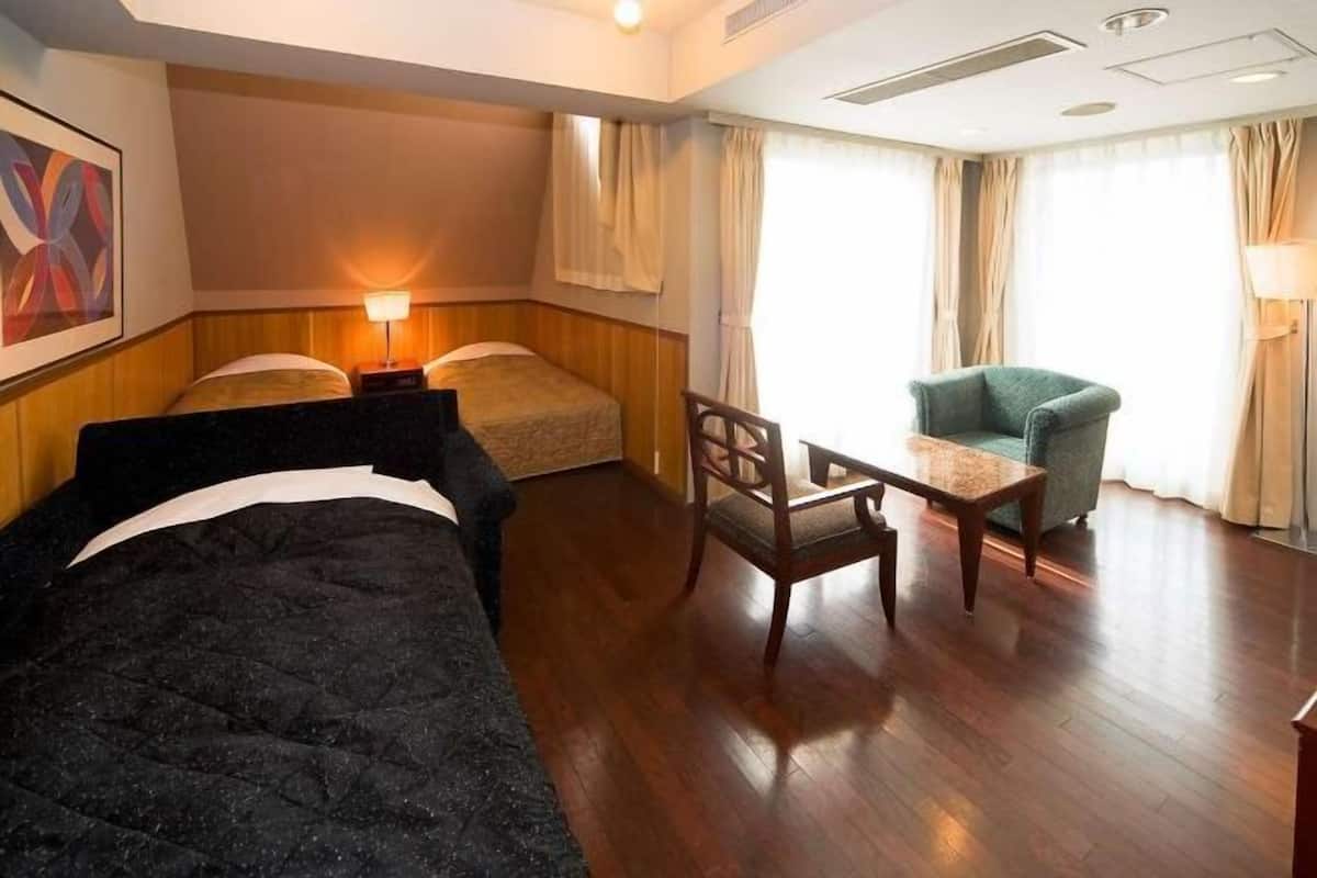 1 bedroom, in-room safe, iron/ironing board, free WiFi