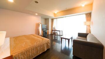 Coffres-forts dans les chambres, fer et planche à repasser