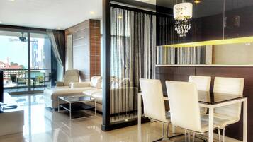 Signature Suite, 3 Bedrooms | In-room dining