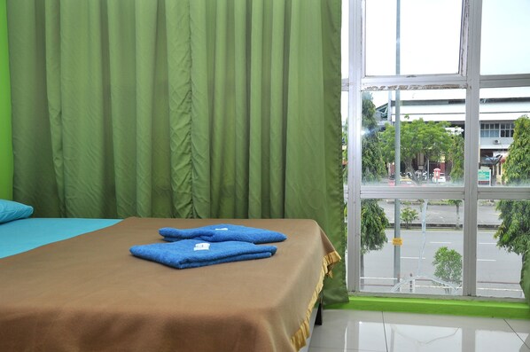 Iron/ironing board, free WiFi, bed sheets - Tanjak Motel - Hostel (Alor Setar)