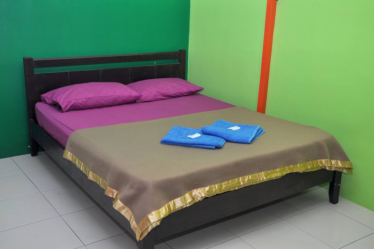 Basic Room, Shared Bathroom | Iron/ironing board, free WiFi, bed sheets