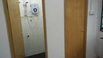 Dorm | Bathroom | Free toiletries, towels