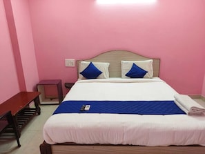 Deluxe-Doppelzimmer, 1 Doppelbett | Zimmersafe, kostenloses WLAN, Bettwäsche