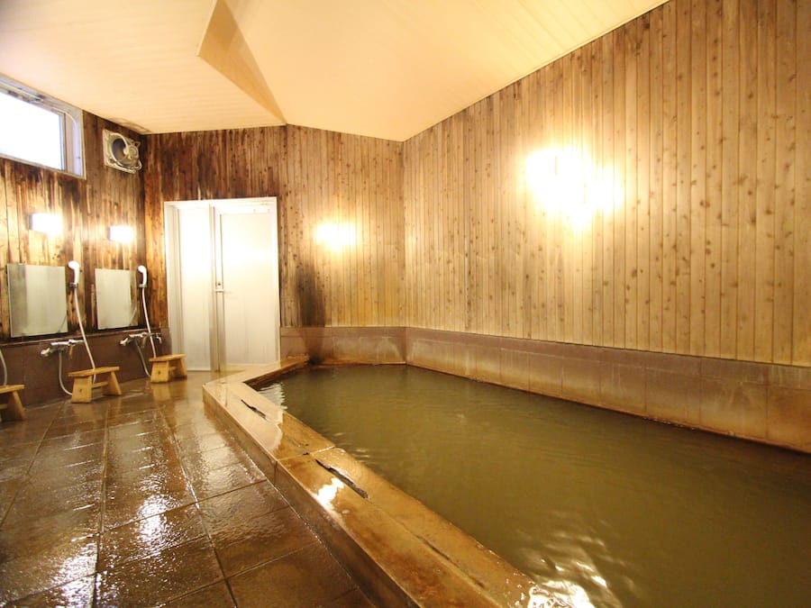 Indoor spa tub