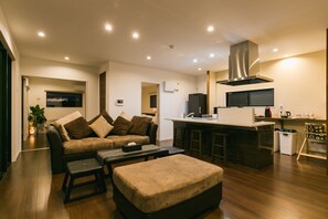 Villa, 2 Bedrooms, Non Smoking, Ocean View | 2 bedrooms, desk, free WiFi, bed sheets