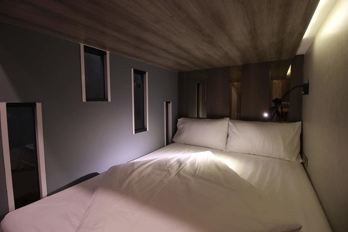 Private Double Capsule, Shared Bathroom | Soundproofing, free WiFi, bed sheets