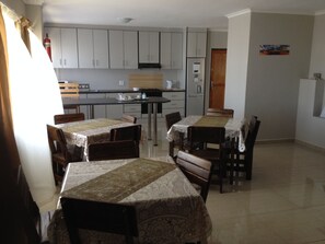 Sarapan Inggeris setiap hari (NAD 100 seorang) 